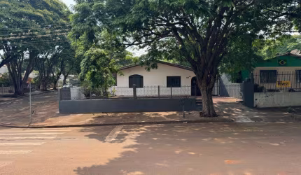 Casa à venda em Maringá, Jardim Tabaete, com 3 quartos, com 121.4 m²