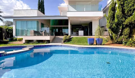 Sobrado à venda em Maringá, Jardim Laodiceia, com 3 suítes, com 411.19 m²