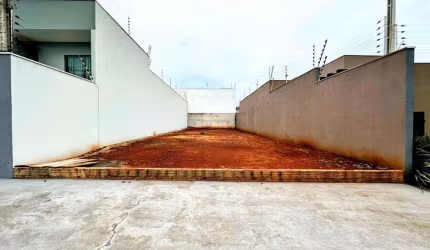 Terreno à venda em Maringá, Bom Jardim, com 200 m², Bom Jardim