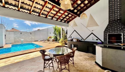 Sobrado à venda em Maringá, Jardim Iguaçu, com 3 quartos, com 255.3 m²