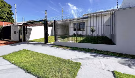 Sobrado à venda em Maringá, Zona 05, com 3 quartos, com 365.29 m²