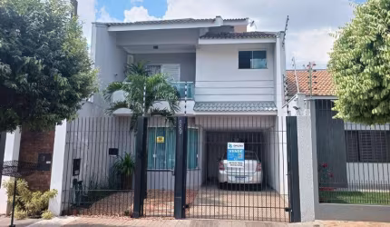 Sobrado com 221.41 m² e 3 Quartos à Venda no Jardim Tóquio - Maringá