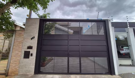 Sobrado com 194.43 m² e 3 Quartos à Venda no Jardim Paris III - Maringá