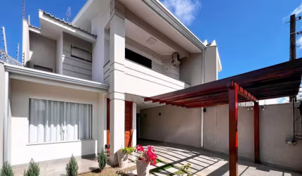 Sobrado com 232.5 m² e 3 Suítes à Venda no Jardim Iguaçu - Maringá