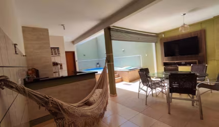 Sobrado com 142.97 m² e 3 Quartos à Venda no Jardim América - Maringá