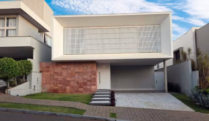 Sobrado com 341,83m² e  4 Suítes à Venda no Azaléia Park - Maringá