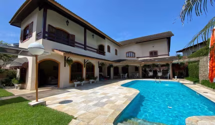 Casa para Venda em Itanhaém, Centro, 7 dormitórios, 4 suítes, 3 banheiros, 6 vagas