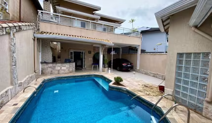 Casa para Venda em Praia Grande, Solemar, 4 dormitórios, 4 suítes, 3 banheiros, 4 vagas