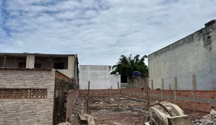 Casa para Venda em Itanhaém, Luizamar Mirim, 2 dormitórios, 1 suíte, 1 banheiro, 2 vagas