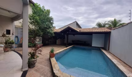 Casa para Venda em Praia Grande, Canto do Forte, 3 dormitórios, 1 suíte, 1 banheiro, 4 vagas