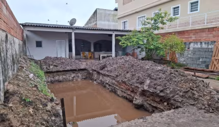 Casa para Venda em Itanhaém, Jardim Laranjeiras, 2 dormitórios, 1 banheiro, 4 vagas