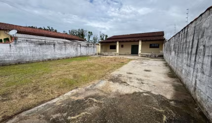 Casa para Venda em Peruíbe, Parque do Trevo, 1 dormitório, 1 banheiro, 10 vagas