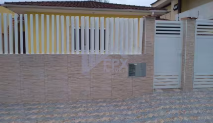 Casa para Venda em Itanhaém, Tupy, 3 dormitórios, 1 suíte, 1 banheiro, 2 vagas
