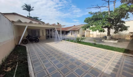 Casa para Venda em Itanhaém, Nova Itanhaém, 6 dormitórios, 3 suítes, 3 banheiros, 10 vagas