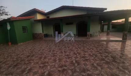 Casa para Venda em Itanhaém, Jardim Grandesp, 5 dormitórios, 1 suíte, 2 banheiros, 20 vagas