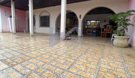 Casa para Venda em Itanhaém, Belas Artes, 3 dormitórios, 2 banheiros, 4 vagas