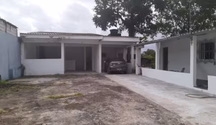 Casa para Venda em Itanhaém, Jardim Umuarama, 3 dormitórios, 1 suíte, 1 banheiro, 6 vagas