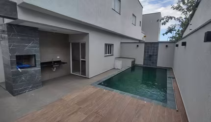 Sobrado para Venda em Itanhaém, Jardim Jamaica, 3 dormitórios, 1 suíte, 2 banheiros, 2 vagas