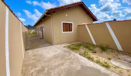 Casa para Venda em Itanhaém, Jardim Umuarama, 2 dormitórios, 1 suíte, 1 banheiro, 2 vagas