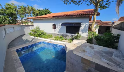 Casa para Venda em Mongaguá, Balneário Itaguaí, 2 dormitórios, 1 suíte, 1 banheiro, 3 vagas