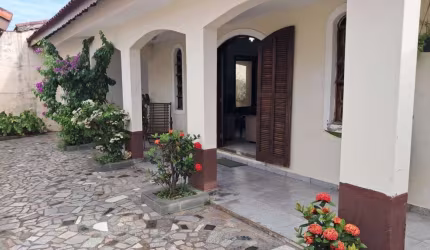 Casa para Venda em Itanhaém, Jardim Lindomar, 2 dormitórios, 3 banheiros, 2 vagas