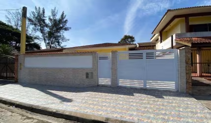 Casa para Venda em Itanhaém, Tupy, 3 dormitórios, 2 suítes, 1 banheiro, 6 vagas