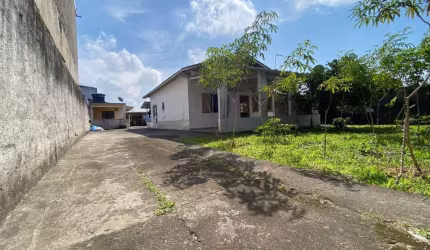 Casa para Venda em Itanhaém, Umuarama, 2 dormitórios, 1 banheiro, 4 vagas