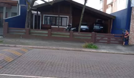 Casa para Venda em Itanhaém, Centro, 4 dormitórios, 1 suíte, 3 banheiros, 2 vagas