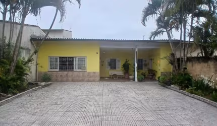 Casa para Venda em Itanhaém, Belas Artes, 3 dormitórios, 1 suíte, 1 banheiro, 6 vagas