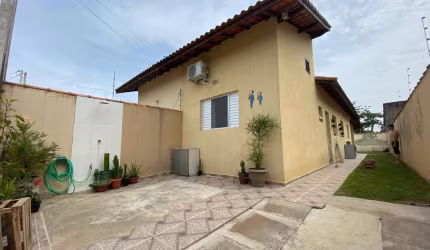 Casa para Venda em Itanhaém, Regina, 2 dormitórios, 1 suíte, 1 banheiro, 3 vagas