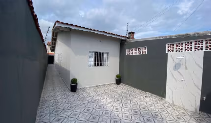 Casa para Venda em Mongaguá, Jussara, 2 dormitórios, 1 suíte, 1 banheiro, 2 vagas