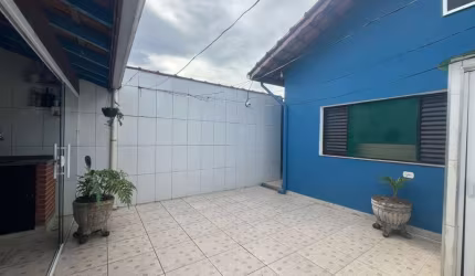 Casa para Venda em Itanhaém, Umuarama, 2 dormitórios, 1 suíte, 1 banheiro, 2 vagas