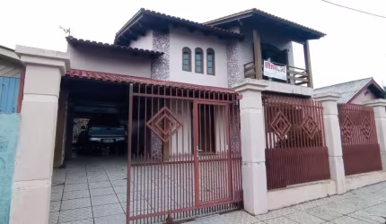 Sobrado com 4 dormitórios na Vista Alegre