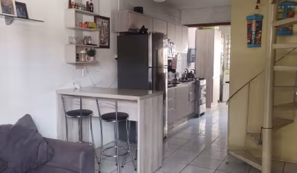 Encantador sobrado de 3 dormitórios com excelente iluminação e localização privilegiada!