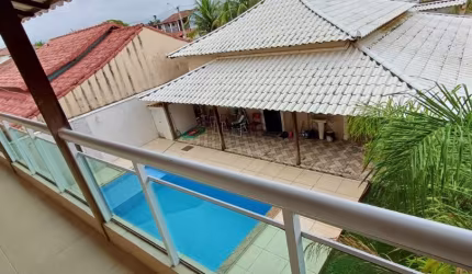 Linda casa independente 5 minutos a pé da praia.