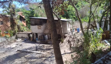 20m2 de frente para aestrada do joa ,proximo a delegacia.