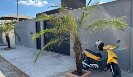 Linda Casa com quintal lote 360 metros