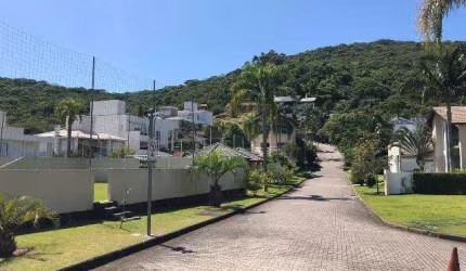 Terreno em condomínio fechado à venda no Córrego Grande, Florianópolis  por R$ 1.200.000