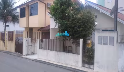 Casa com 4 quartos à venda no Córrego Grande, Florianópolis  por R$ 750.000