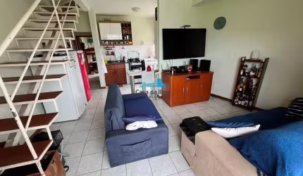 Apartamento com 2 quartos à venda no Pântano do Sul, Florianópolis  por R$ 650.000