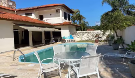 Casa com 5 quartos à venda no Cacupé, Florianópolis  por R$ 2.500.000