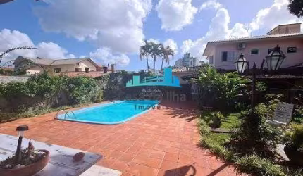 Casa com 5 quartos à venda no Itacorubi, Florianópolis  por R$ 2.950.000