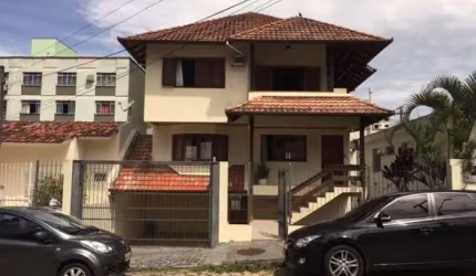 Casa com 4 quartos à venda na Trindade, Florianópolis  por R$ 1.690.000