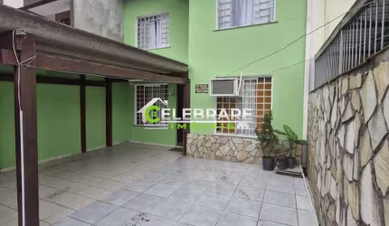 SOBRADO NO HAUER, 03 QUARTOS, SUÍTE COM HIDRO, CHURRASQUEIRA.