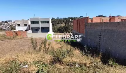 ÓTIMO TERRENO COLOMBO! 154m², FRENTE P/ A RUA, BEM LOCALIZADO
