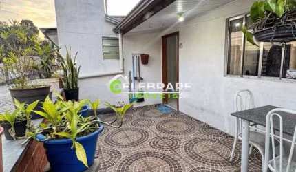 CASA COM TERRENO EM COLOMBO!!! PRÓX.A AVENIDA SÃO GABRIEL