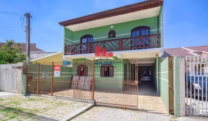 Sobrado amplo com 3 quartos, churrasqueira e 5 vagas de Garagem no Tatuquara