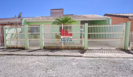 Linda casa em Condomínio fechado em Araucária!