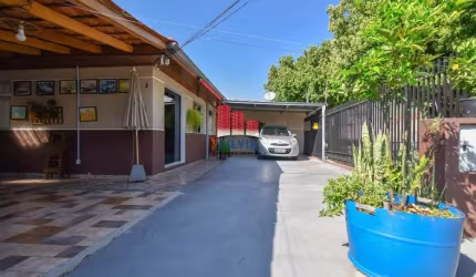 EXCELENTE CASA DE ESQUINA NO NOVO MUNDO