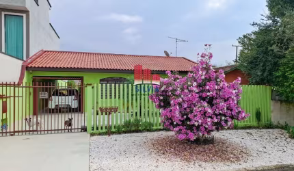 Excelente Casa Térrea no Capão Raso com 3 quartos, 164m²